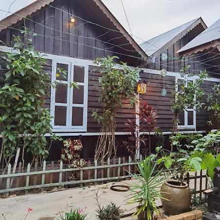 Mykampung Chalet Hotel Ipoh Bagian luar foto