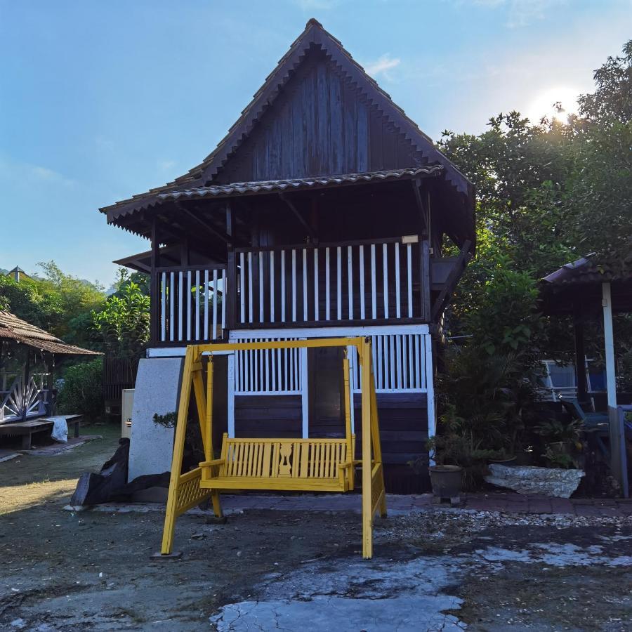 Mykampung Chalet Hotel Ipoh Bagian luar foto