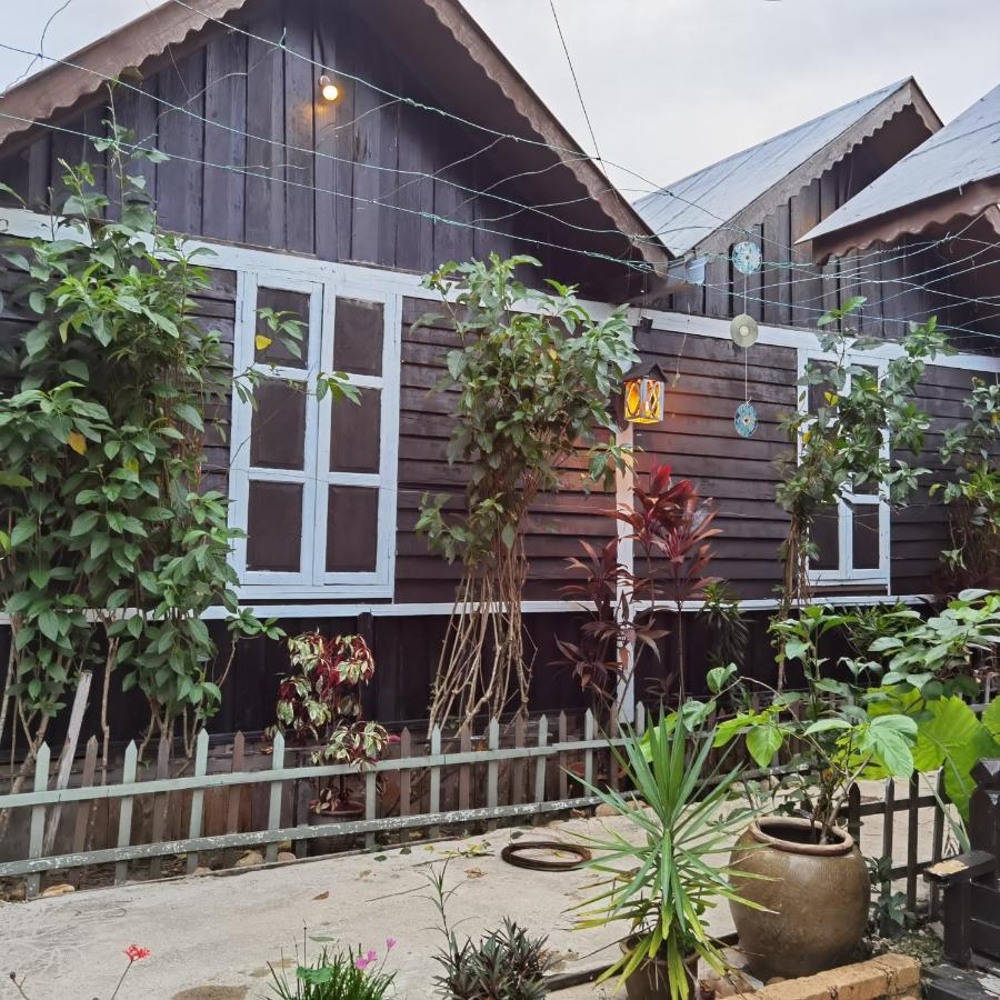 Mykampung Chalet Hotel Ipoh Bagian luar foto