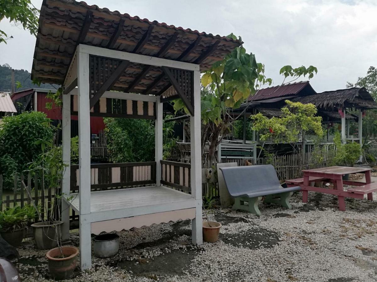 Mykampung Chalet Hotel Ipoh Bagian luar foto
